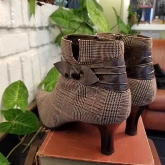 Predictions Plaid Fabric Ankle Booties - Picture 10 of 10
